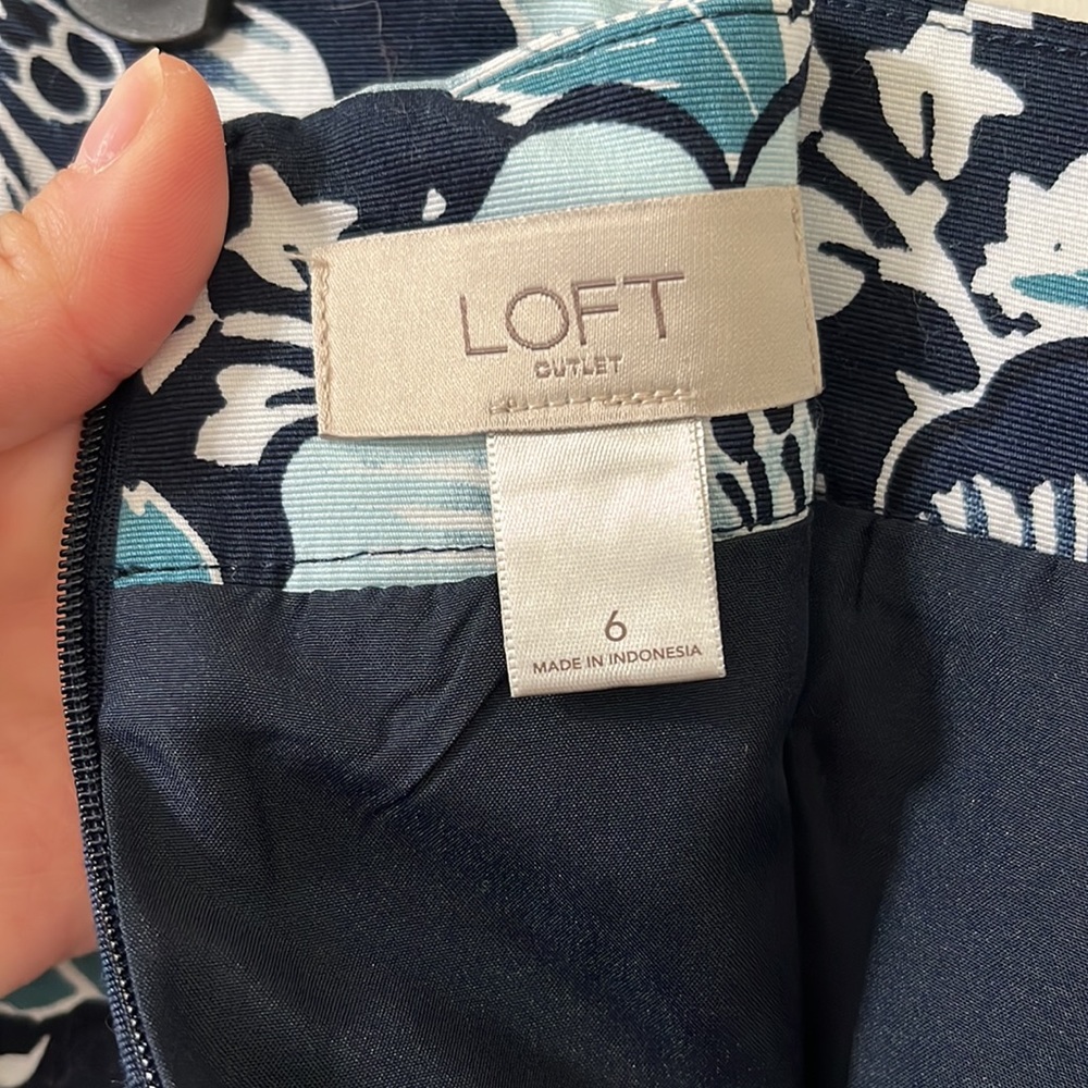 LOFT Outlet Blue Black White Floral Pencil Skirt Size 6 - Picture 6 of 7